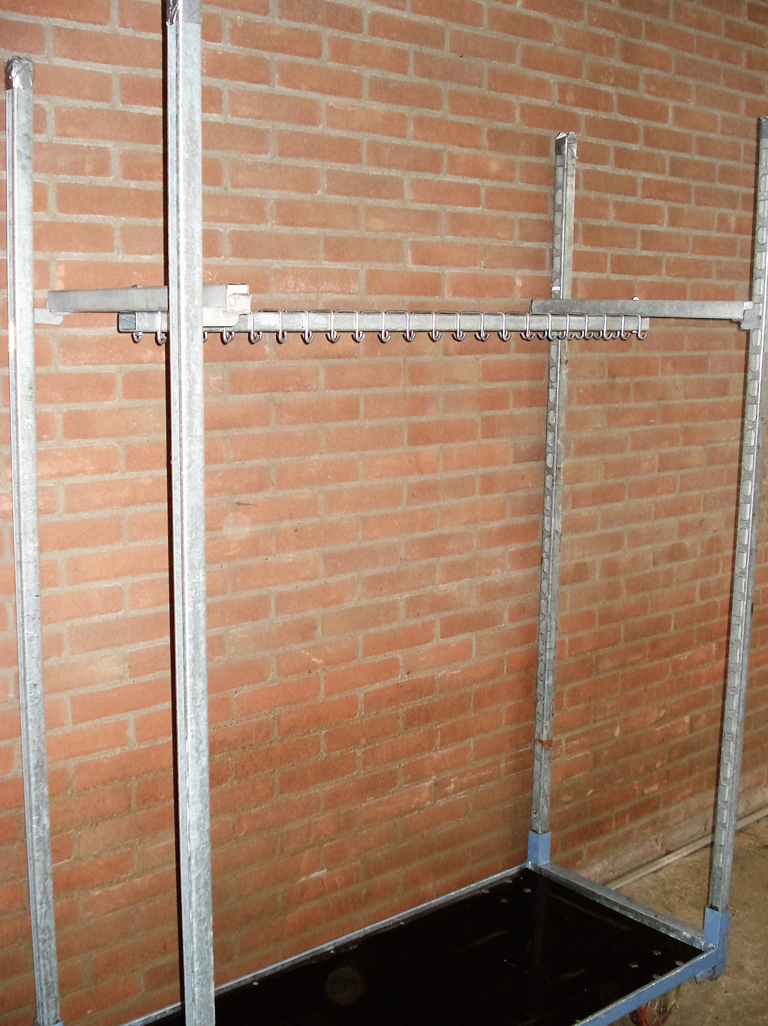 Foto van Kapstok met 40 haken op Deense kar